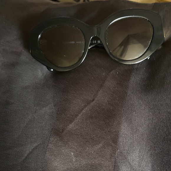 Sophia Burberry Sunglasses - Picture 1 of 2